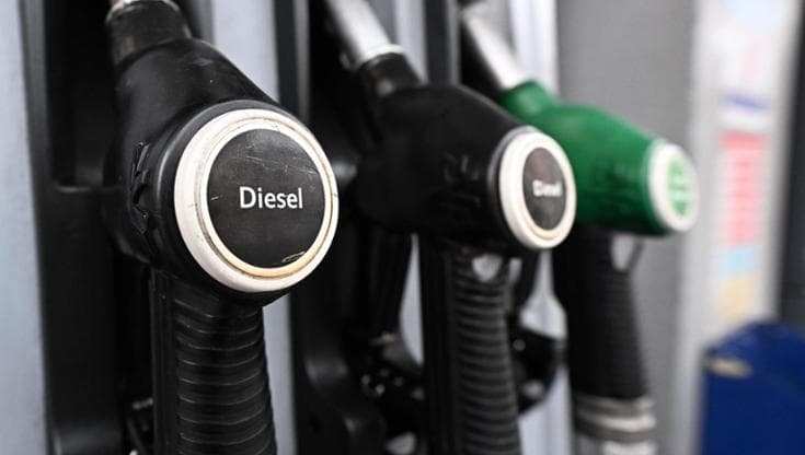 Irregolarità sui costi dei carburanti, multe da mille euro a 2 distributori di Lecce. Come facevano - Bari