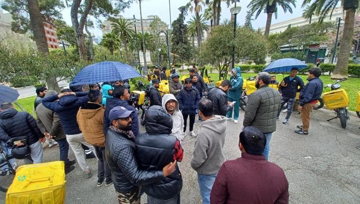 Immagine del post 5834 - Bari A Bari la protesta dei riders. “Aggrediti e trattati male ogni giorno. Spesso ci rubano le bici” - Bari