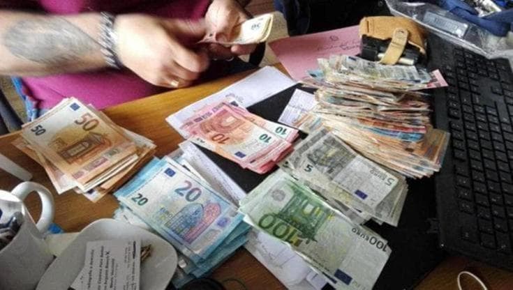 Immagine del post 5816 - Bari Imprenditrice stanca di ricatti e minacce fa arrestare 4 usurai: tassi fino al 1.000 per cento - Bari