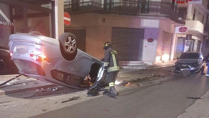 Immagine del post 19345 - Bari Carovigno, sull’auto all’inseguimento dei ladri entrati nel suo bar: perde il controllo e si ribalta - Bari