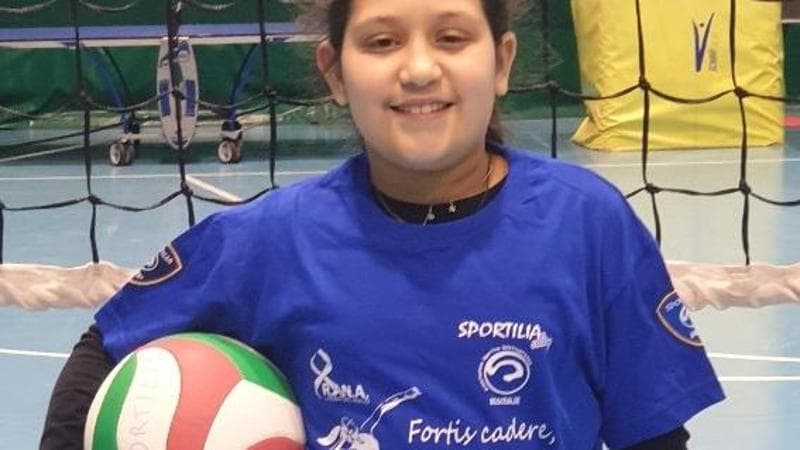 Alicia, uccisa da un pino abbattuto dal vento all’uscita da scuola: “Amava il volley e lo studio” - Bari