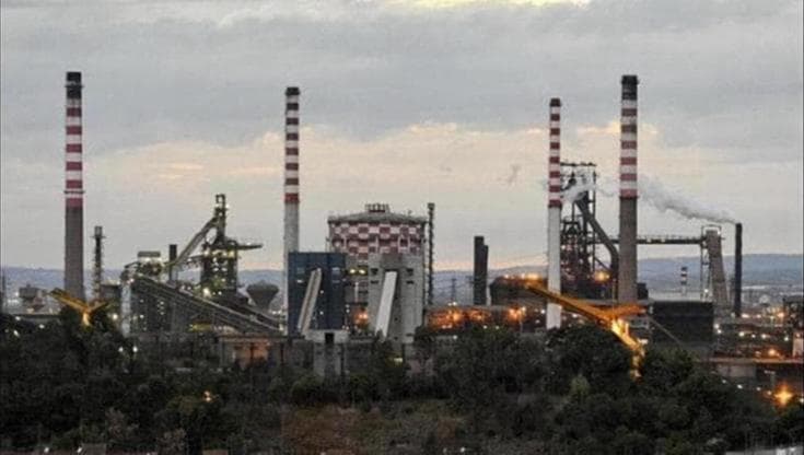 Taranto, ordinanza del sindaco ferma la centrale termoelettrica dell’ex Ilva: “Non riduce emissioni” - Bari