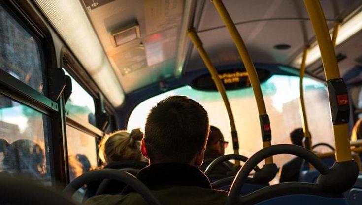 Immagine del post 7204 - Bari Salento, paura sul bus con decine di studenti per scoppio di una ruota: “Pensavamo fosse una bomba” - Bari