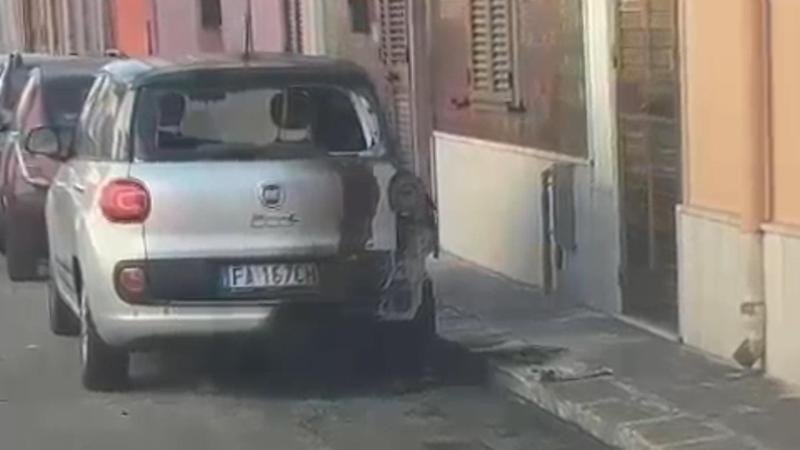 Salento, in fiamme auto di un maresciallo dei carabinieri: ipotesi di una vendetta dopo un incidente - Bari