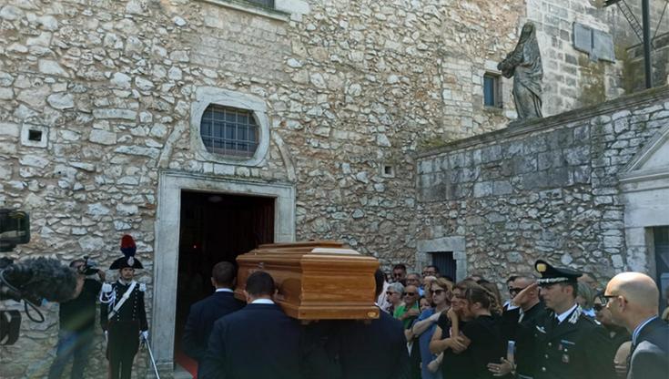 Immagine del post 8451 - Bari Carabiniere ucciso, l’ira del fratello: “Avevo detto a Carlo di fermarsi”. Mattarella al funerale - Bari