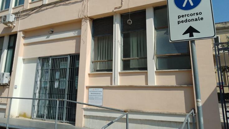 A Lecce medico insultato e aggredito da un paziente nell’ambulatorio: si è rifugiato in una stanza - Bari