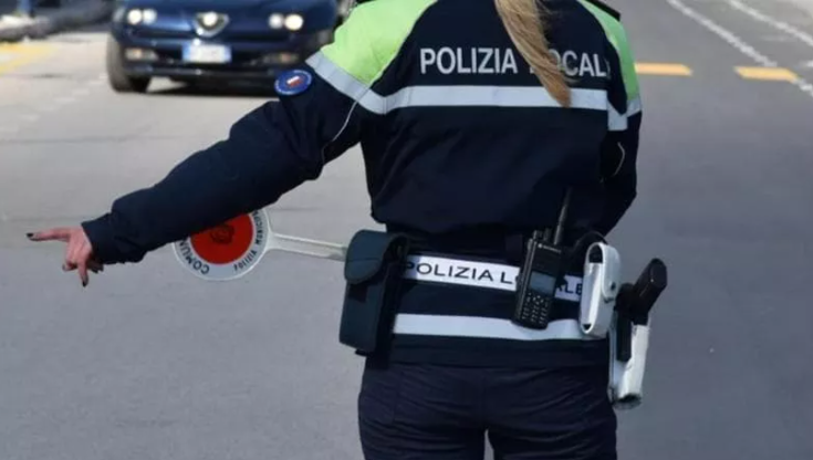 Chiesero aiuto al clan, a Bari reintegrate due vigilesse: tornano al lavoro e verranno risarcite - Bari