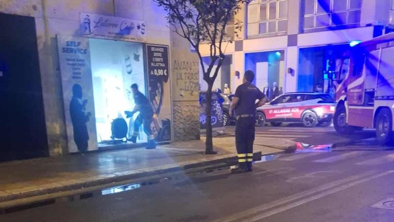 Immagine del post 9601 - Bari Taranto, a fuoco undici auto e un distributore automatico: si indaga sull’ipotesi di un piromane - Bari