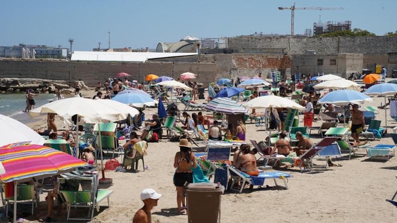 Lettini e fritture low cost, a Bari la sorpresa della spiaggia al Canalone: “Qui c’è tutto con poco” - Bari