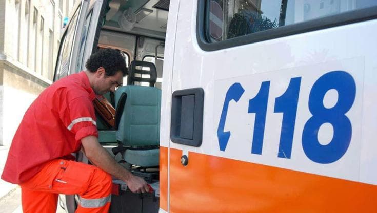 Immagine del post 22794 - Bari Taranto, operatore del 118 investito mentre soccorre un paziente: caccia all’auto pirata - Bari