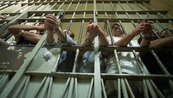 Immagine del post 22797 - Bari Detenuti oncologici e psichiatrici, la situazione nel carcere di Bari è impietosa: “Cure inadeguate” - Bari