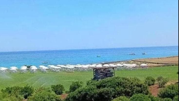Costa Ripagnola, apre il beach resort: fino a 120 euro per un ombrellone e due lettini in prima fila - Bari