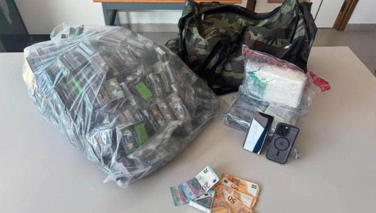 Trani, oltre 50 chili di droga nascosti in auto: arrestato. Cocaina e hashish erano in due botole - Bari