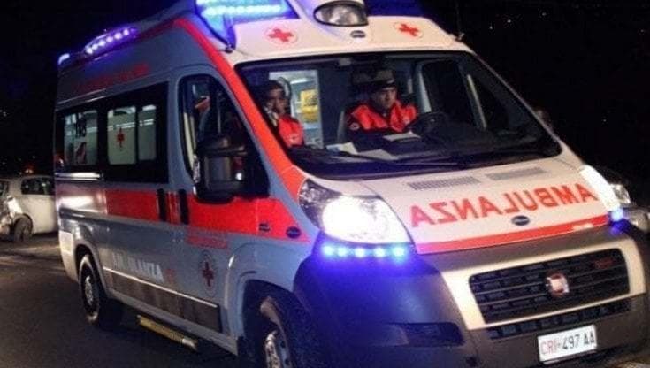 Taranto, uomo ferito alla gamba in una sparatoria mentre era in moto: illesa la persona con lui - Bari