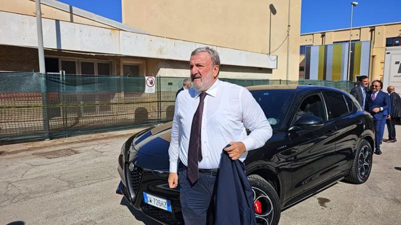 Immagine del post 11575 - Bari Emiliano attacca Decaro: “No agli uomini soli al comando, difenderò ancora la Puglia” - Bari