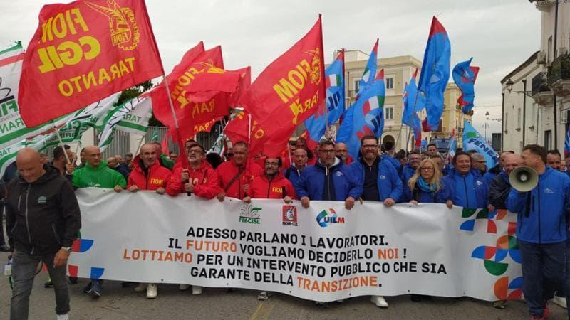Immagine del post 24869 - Bari Ex Ilva, i lavoratori dell’indotto in assemblea contro i licenziamenti: “2.500 famiglie nel baratro” - Bari