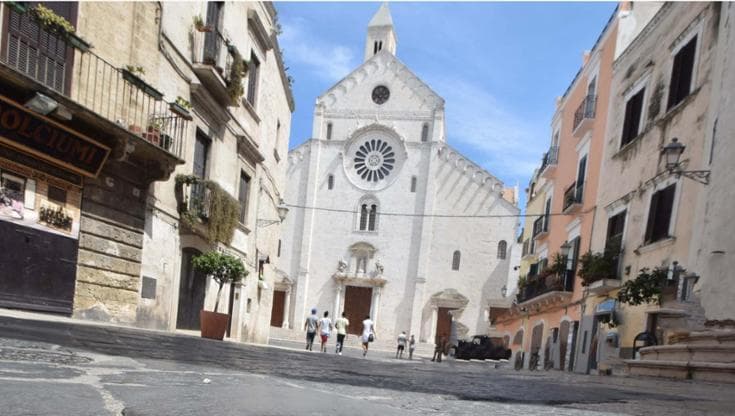 Baby gang aggredisce ambulante con una pistola a pallini: identificato minorenne a Bari vecchia - Bari