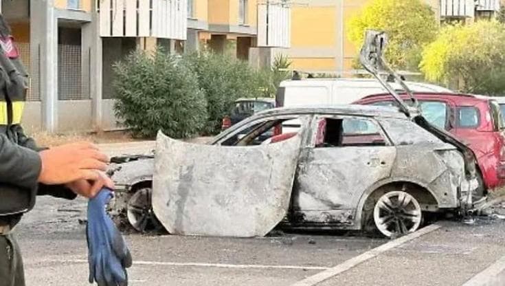 Immagine del post 26019 - Bari Taranto, rogo distrugge auto del consigliere Massimo Vozza: indagini in corso. “Non ferma l’impegno - Bari