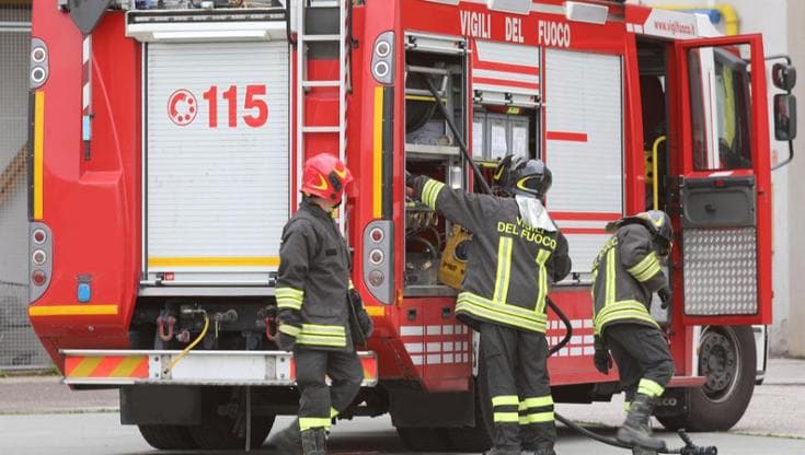 Bari, un rogo distrugge “Pizza e Core” a Santa Rita: è il secondo incendio in meno di un anno - Bari