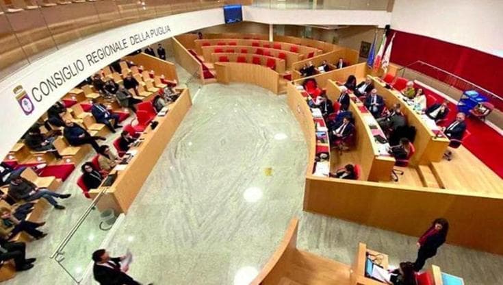 Immagine del post 5923 - Bari Regionali in Puglia, sì alla doppia preferenza di genere ma la maggioranza di Emiliano si spacca - Bari