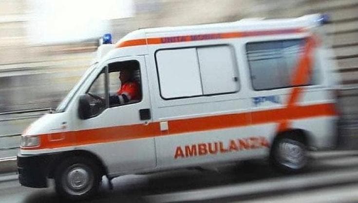 Immagine del post 5924 - Bari Bari, a bordo del monopattino rimane incastrato fra il bus e il marciapiede: finisce in ospedale - Bari