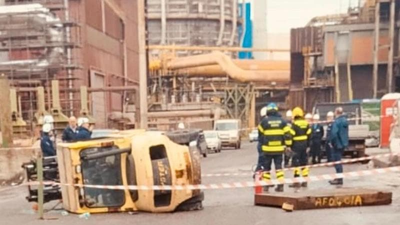 Immagine del post 19408 - Bari Ex Ilva, si ribalta con il muletto e sbatte la testa: operaio ferito. I sindacati: “Episodio grave” - Bari