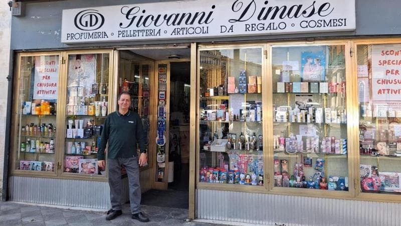 Immagine del post 20516 - Bari Bari, chiude dopo 41 anni la profumeria Dimase: “Qui trucchi per Carla Fracci, Gassman e Proietti” - Bari