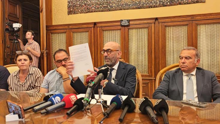 Immagine del post 21711 - Bari Bari, De Laurentiis accetta le condizioni del sindaco. Leccese: “Pronto a firmare per lo stadio” - Bari