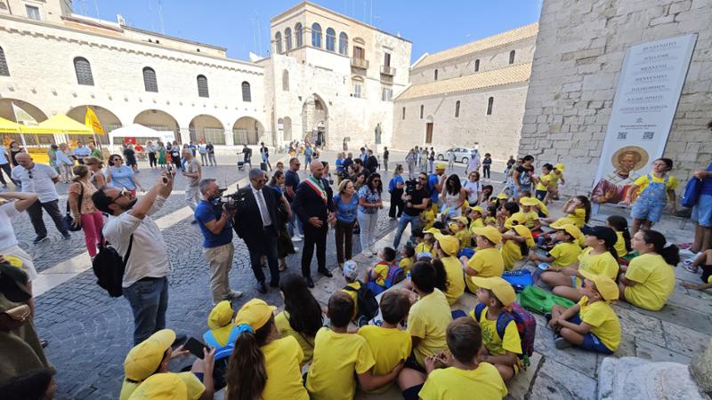Immagine del post 9657 - Bari “Uniti per la fratellanza”, bambini ucraini e baresi insieme per la pace sul sagrato della Basilica - Bari