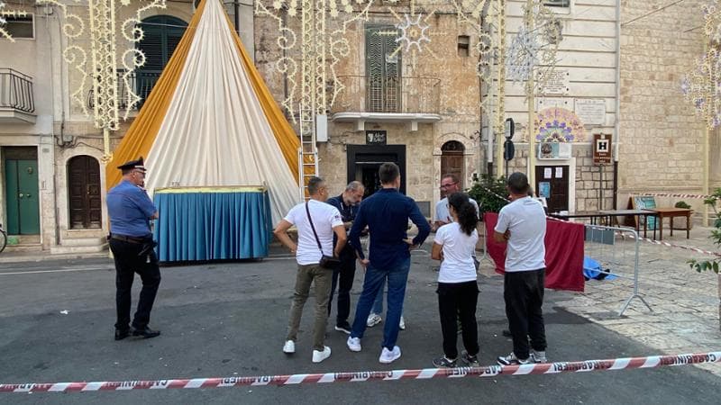Precipita mentre monta le luminarie della festa di Valenzano, Giovanni Faniuolo muore a 46 anni - Bari