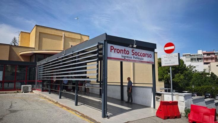 Immagine del post 23930 - Bari Ambulanze in coda e medici allo stremo, scontro FdI sui pronto soccorso: caos a Monopoli e Brindisi - Bari