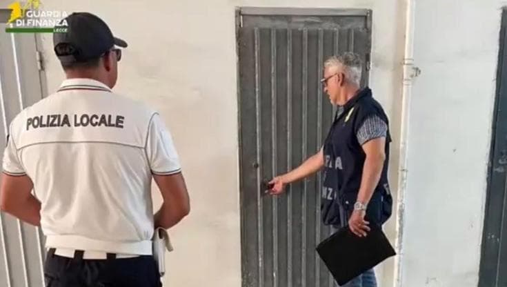 Immagine del post 23929 - Bari Gallipoli, blitz in case pollaio: 17 ragazzi in un appartamento da 9. Turisti stipati nei garage - Bari