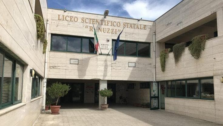 Immagine del post 24929 - Bari Ad Andria caos licei, dopo il Troya allarme al Nuzzi: “Pericolo sicurezza ma due pesi e due misure” - Bari