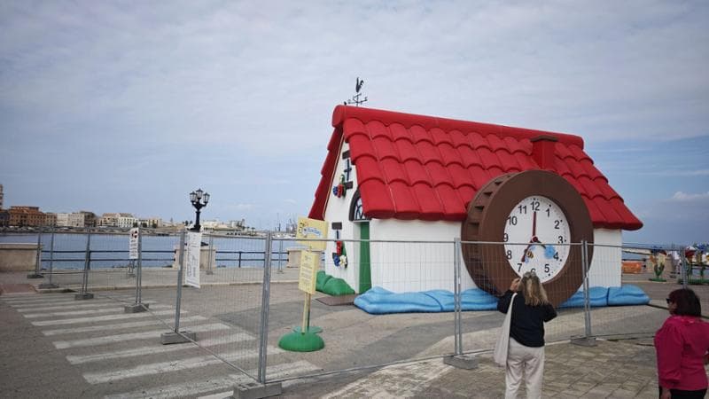Immagine del post 12746 - Bari La "Mulino Sveglia" è arrivata sul lungomare di Bari: l'istallazione per i 50 della Mulino Bianco - Bari