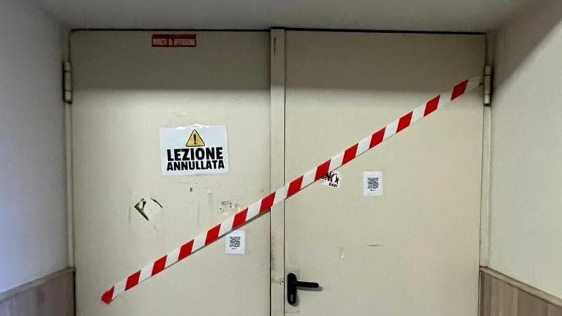 Studenti ammassati nelle aule sovraffollate, a Bari via al blocco delle lezioni: "Vogliamo risposte" - Bari