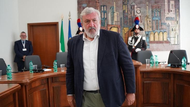 Immagine del post 26087 - Bari Emiliano imputato per diffamazione a Cipriani, l’ex consigliere revoca la querela dopo risarcimento - Bari