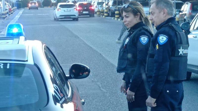 Immagine del post 14982 - Bari Tenta di rapinare cliente all’esterno del centro commerciale di Casamassima, vigilantes lo bloccano - Bari
