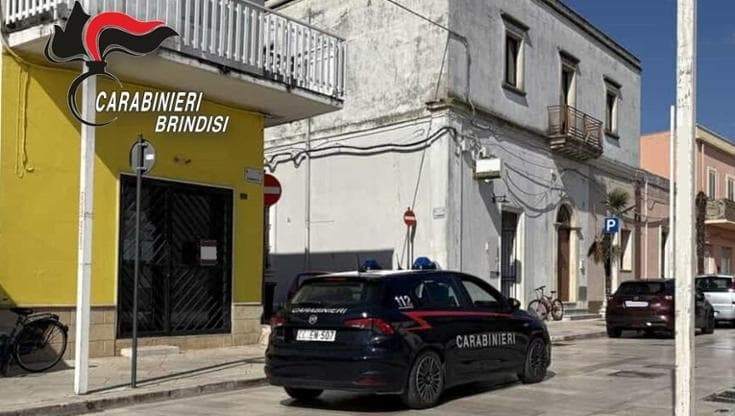 Immagine del post 17250 - Bari Brindisi, in classe con un tirapugni: quindicenne scoperto con un cane antidroga e denunciato - Bari