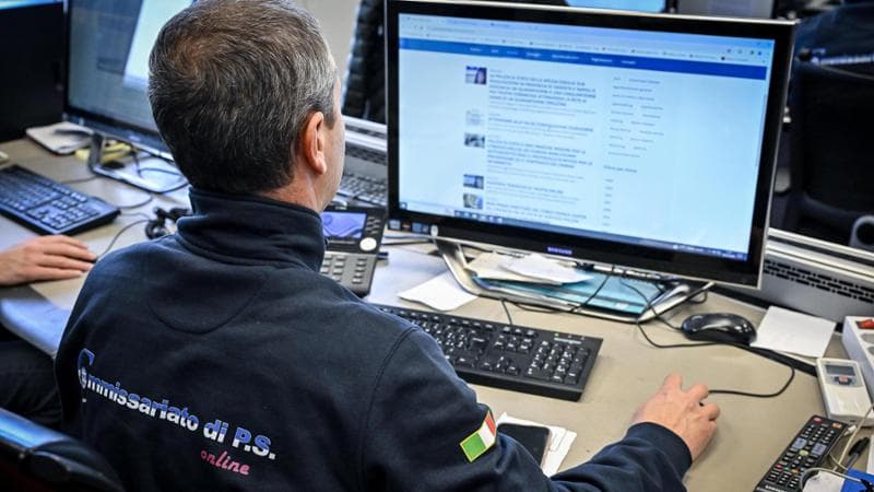 Immagine del post 3965 - Bari Fa girare sulle chat i video hard di una 14enne: la condanna è a 4 anni di carcere - Bari