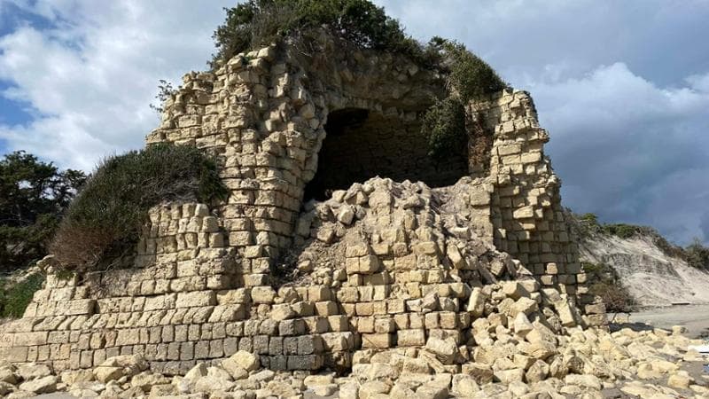 Immagine del post 18339 - Bari Otranto, crolla la Torre Fiumicelli: “A rischio da anni, si aspettava un intervento mai arrivato” - Bari