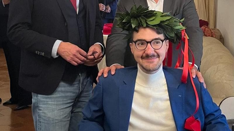 Simone Andrani, comunicatore disabile, si laurea in casa davanti al rettore: “Gladiatori si nasce” - Bari