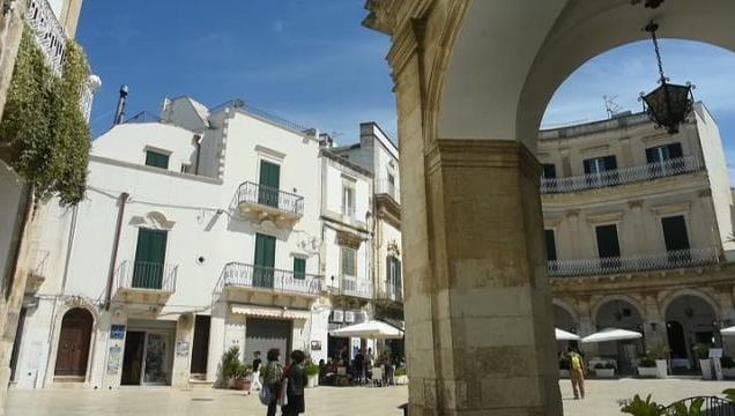 Martina Franca, picchia la fidanzata: ai domiciliari uomo di 35 anni ma lui la denuncia per lesioni - Bari