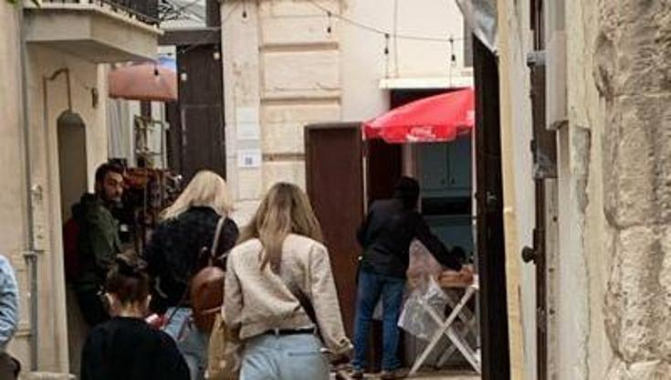 Immagine del post 7264 - Bari Bari vecchia, blitz dei vigili nella strada delle orecchiette: le pastaie abusive saranno multate - Bari