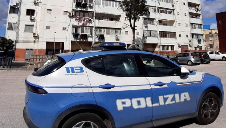 Rapinava e scippava collane a donne anziane, arrestato un uomo di 66 anni. Incastrato per 8 episodi - Bari