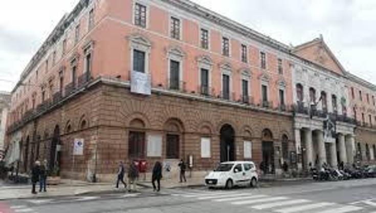 Immagine del post 8526 - Bari Sabotaggio al Comune di Bari, rete bloccata a causa di un cavo reciso in via Cairoli: “Atto doloso” - Bari
