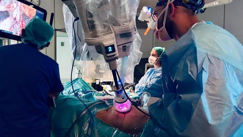 Immagine del post 21740 - Bari Dona un rene al figlio, trapianto innovativo al Policlinico: primo in Italia con incisione unica - Bari