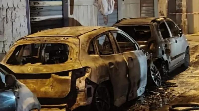 Taranto, sorpreso mentre appicca il fuoco a due auto: fermato piromane sospettato di altri incendi - Bari