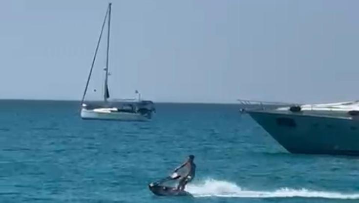 Immagine del post 9707 - Bari Gallipoli, il divertimento cafone arriva in mare: ragazzini sugli acquascooter tra barche e bagnanti - Bari
