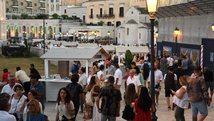 Immagine del post 22863 - Bari “Le trame del mondo” al Lungomare di libri: Bari vecchia diventa una libreria a cielo aperto - Bari