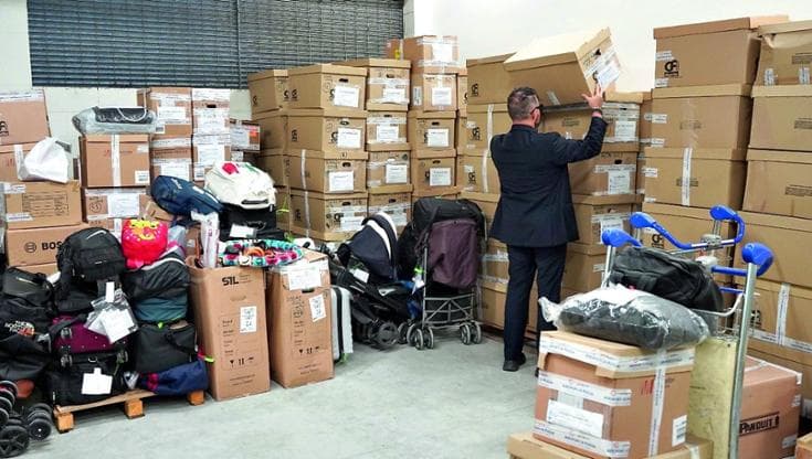 L’estate degli oggetti smarriti in aeroporto tra stampelle e sex toys: “Richiesti anche dall’Alaska” - Bari